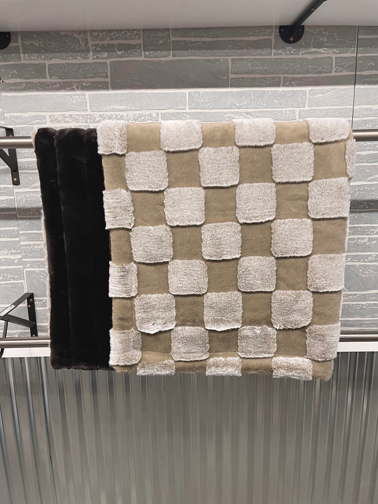 Oversized Adult Throw Fossil Checkers/ Espresso Mink