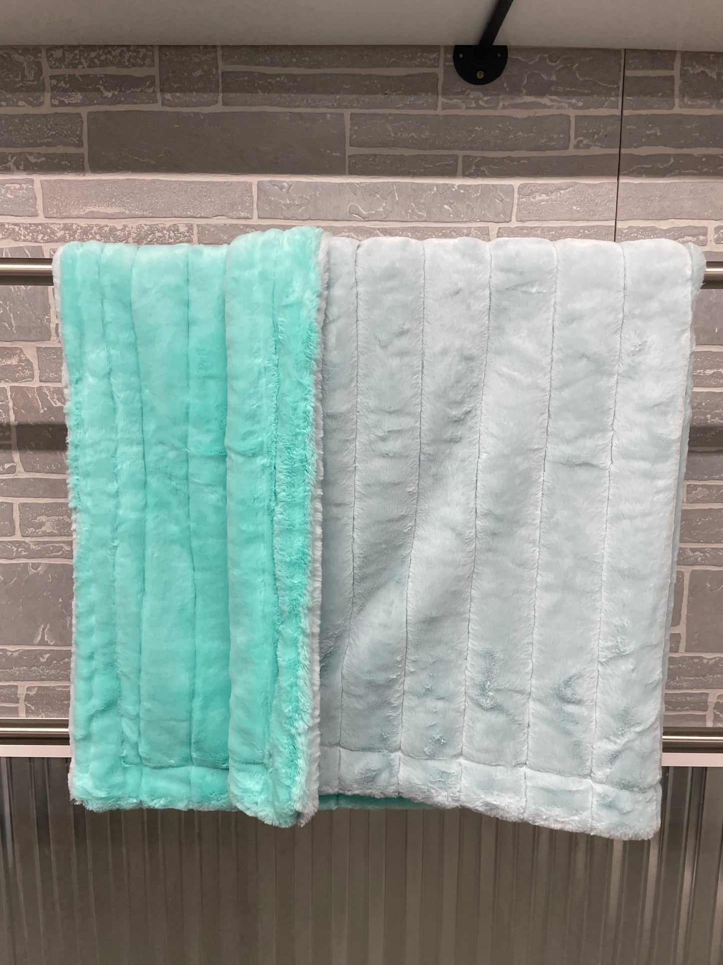 Oversized Adult Throw Aruba Sydney/ Cool Mint Mink backing