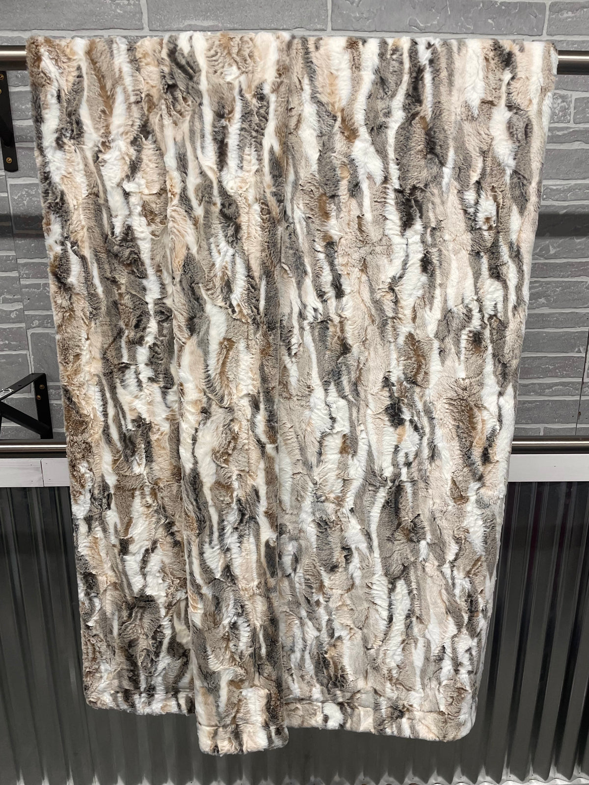 Adult XL Pewter Frosted Himalayan Luxe
