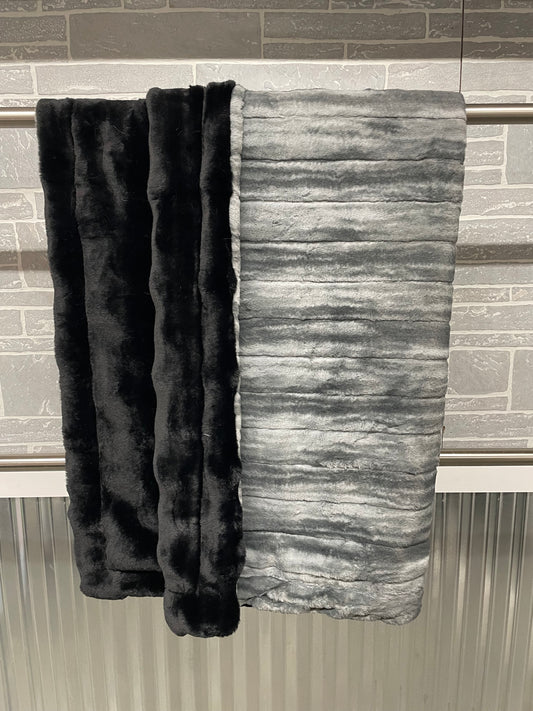 Oversized Adult Throw Alloy Sydney Wave/ Black Roam backing
