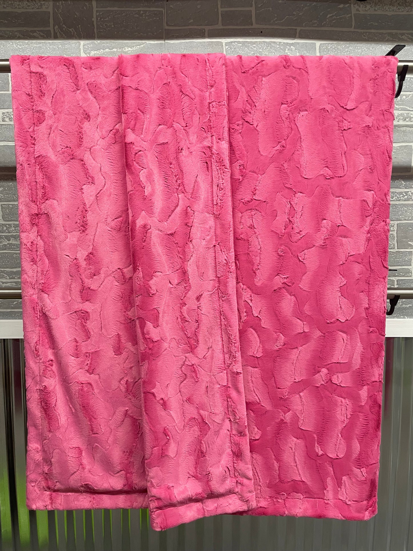 King Mirage Carnation Luxe PLUS Heart Warmie